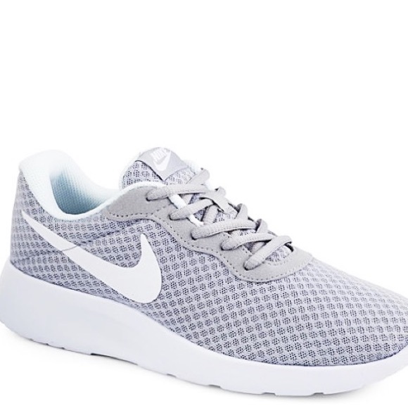 nike tanjun knit sneaker